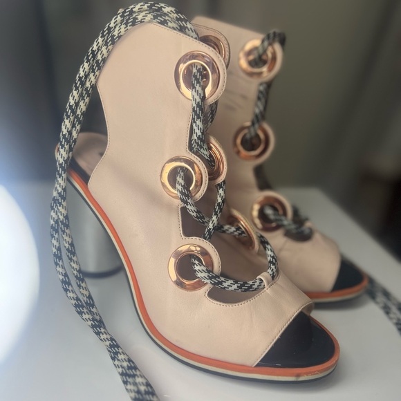 Kat Maconie - Picture 1 of 15